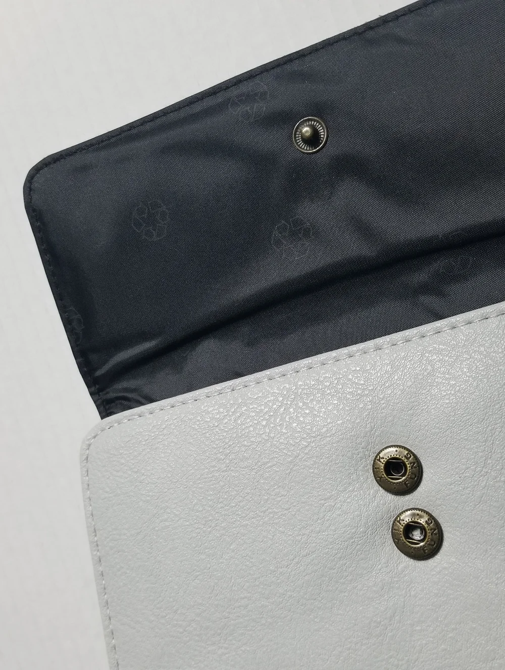 GRAY MULTI COMPARTMENT WALLET